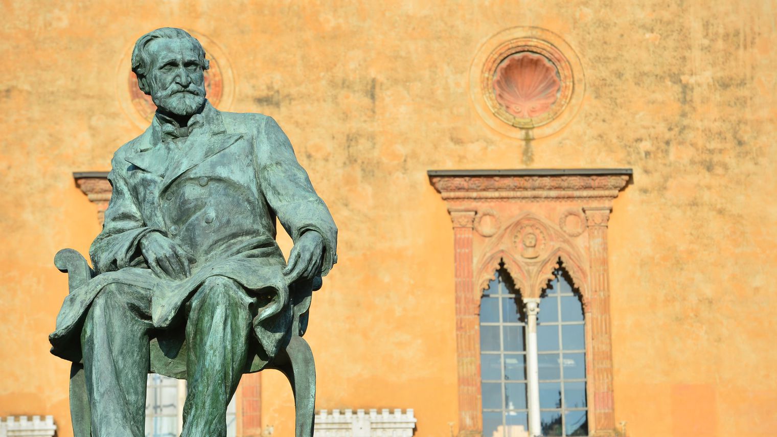 une-statue-de-giuseppe-verdi-a-busseto-pres-de-parme_4115368